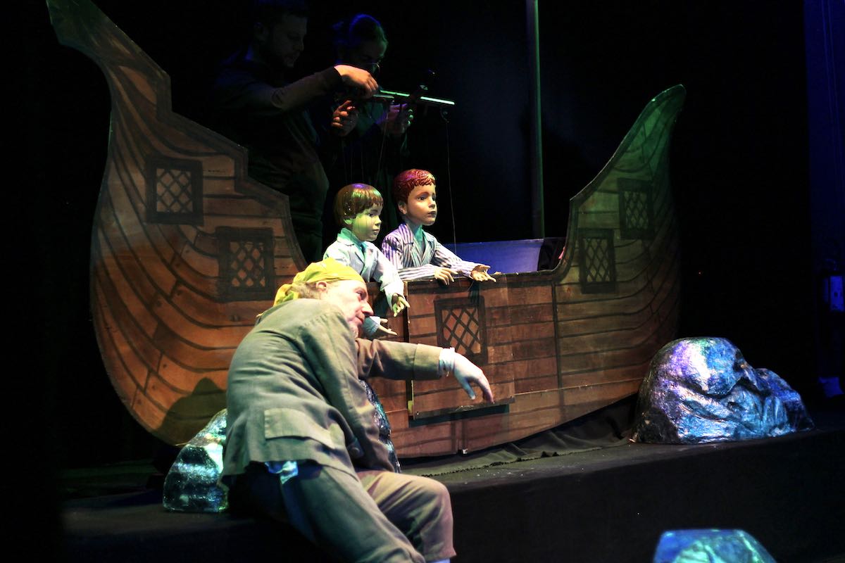 Teatro Colla sul palco di dicembre con le sue marionette