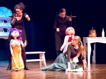Teatro Colla sul palco di febbraio con le sue marionette