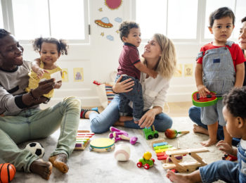 Multi-Maternage: come si cresce un bambino nelle diverse culture