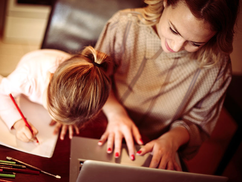 Rinunciare al lavoro per fare la mamma