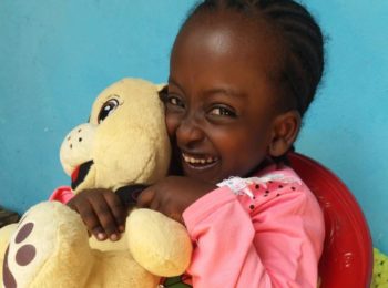 La bambina dagli occhi di stella: un viaggio di speranza dall’Etiopia all’Italia