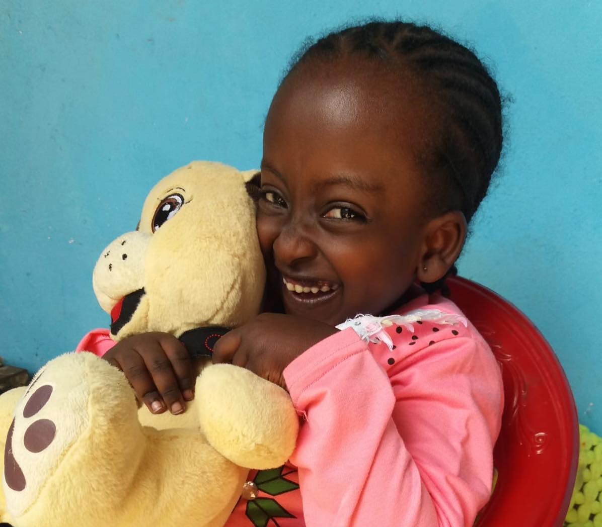 La bambina dagli occhi di stella: un viaggio di speranza dall'Etiopia all'Italia