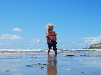 Spiaggia e mare: 7 benefici per i bambini