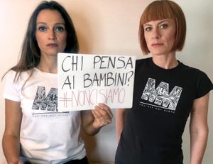 #noncisiamo mammadimerda campagna protesta genitori