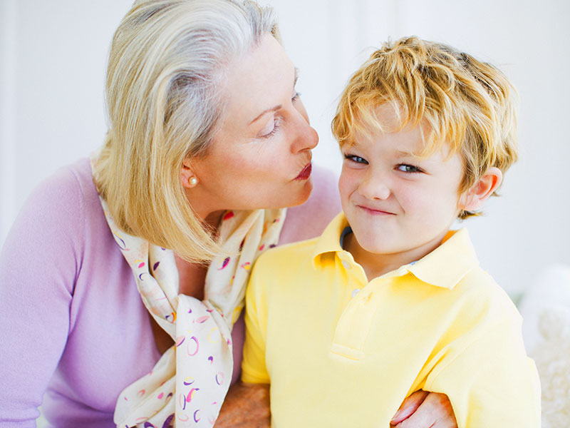 Dai un bacio alla zia! Il rispetto del corpo e delle emozioni dei bambini