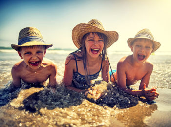 Al mare in sicurezza, senza rinunciare a bagni, gioco e socialità