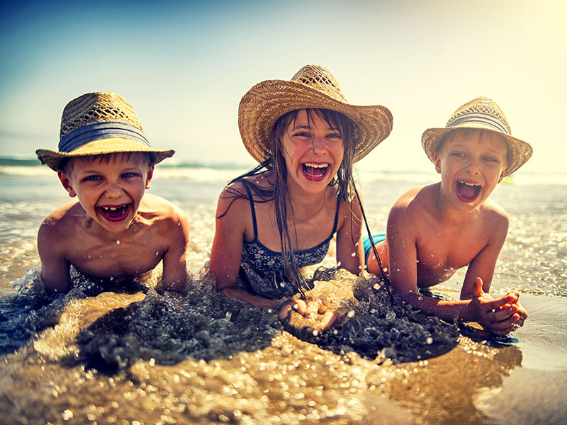 Al mare in sicurezza, senza rinunciare a bagni, gioco e socialità