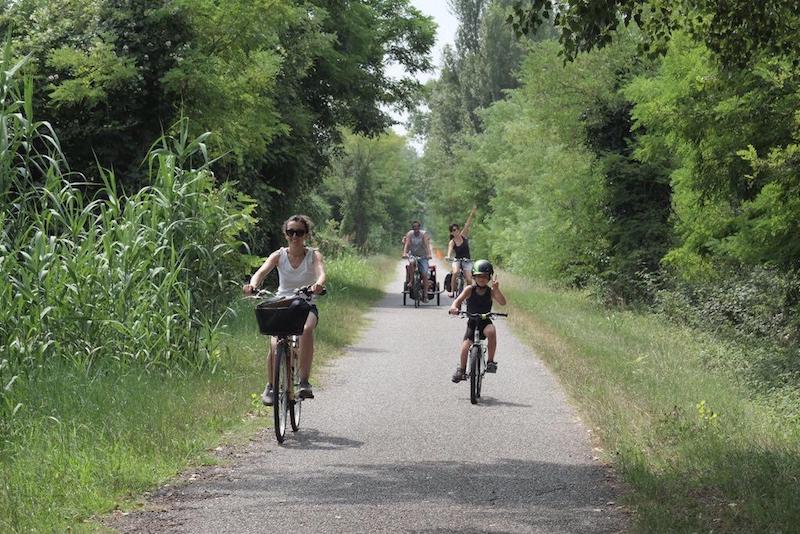 Bimbi e bici: consigli per una vacanza su due ruote