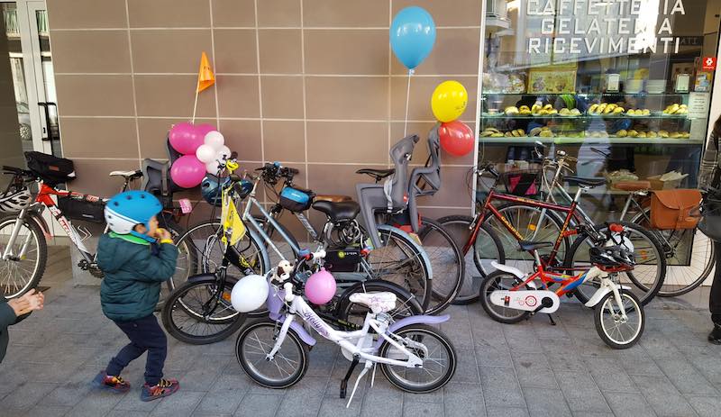 a scuola in bici