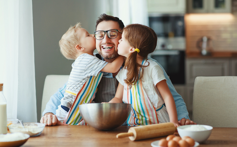 Nobiltà e vergogna di fare il papà casalingo 