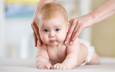Il massaggio infantile, una coccola benefica per tutti