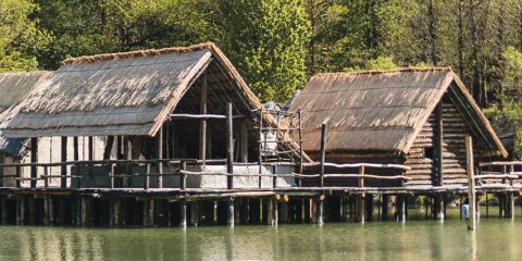 Tra gli uomini delle caverne: viaggio nei luoghi dei primitivi