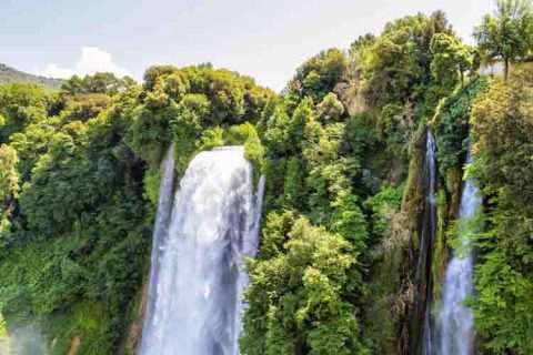 Non solo mare, l'estate alle cascate