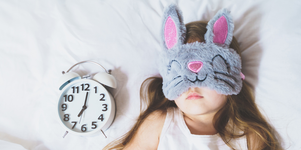 Piccoli trucchi per svegliare i bambini dormiglioni