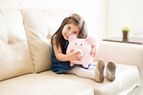 Libretto di risparmio, fondi, azioni: investire per il futuro dei figli