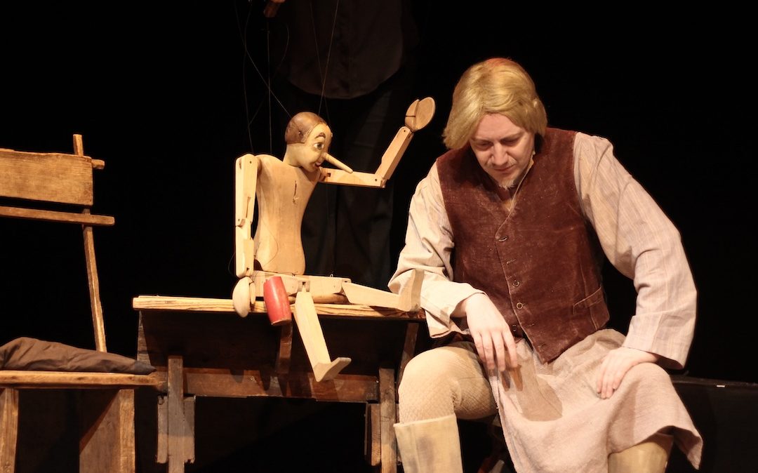 Il Teatro Colla: la tradizione di marionette che incanta bambini e bambine