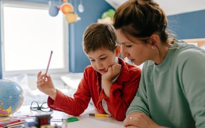 Aiutate i vostri figli a fare i compiti? Li rendete più insicuri