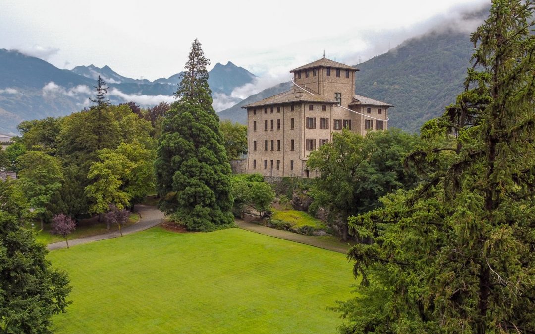 Torri merlate, mura imponenti e leggende misteriose: i Castelli della Valle d’Aosta